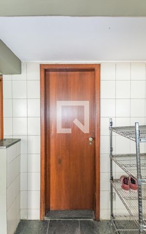 Casa à venda com 360m², 4 quartos e 3 vagas Casa à venda com 360m², 4 quartos e 3 vagasQuarto de Serviço 2