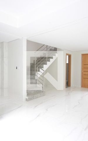 Casa à venda com 90m², 3 quartos e 2 vagasSala
