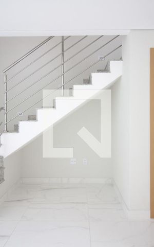 Casa à venda com 90m², 3 quartos e 2 vagasSala
