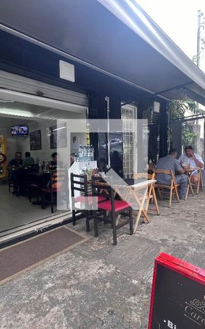Casa à venda com 145m², 3 quartos e sem vagaFachada e loja 