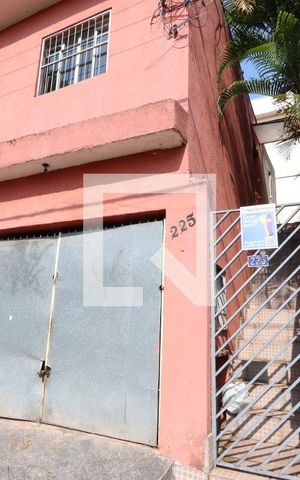 Casa para alugar com 80m², 2 quartos e 1 vagaFachada