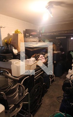 Casa à venda com 310m², 3 quartos e 6 vagasÁrea de Serviço - Quarto