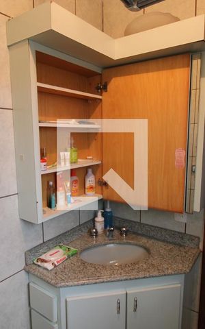 Casa à venda com 310m², 3 quartos e 6 vagasQuarto 2 - banheiro