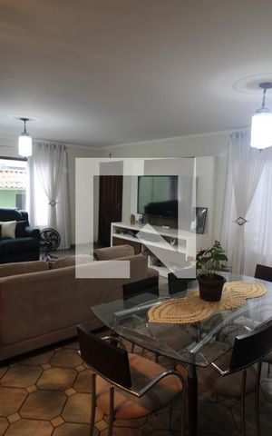 Casa à venda com 310m², 3 quartos e 6 vagasSala