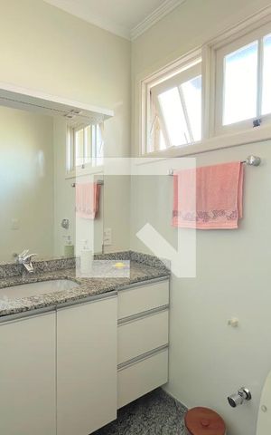 Casa à venda com 280m², 3 quartos e 4 vagas Casa à venda com 280m², 3 quartos e 4 vagasBanheiro da Suíte 2