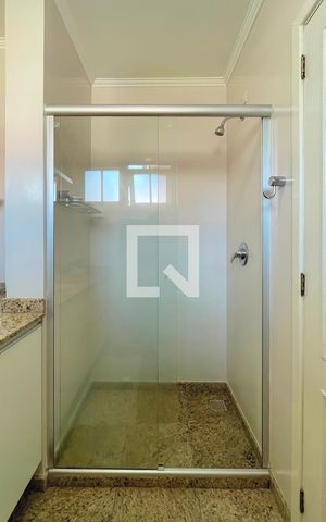 Casa à venda com 280m², 3 quartos e 4 vagas Casa à venda com 280m², 3 quartos e 4 vagasBanheiro da Suíte 1