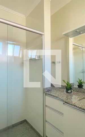 Casa à venda com 280m², 3 quartos e 4 vagas Casa à venda com 280m², 3 quartos e 4 vagasBanheiro da Suíte 2