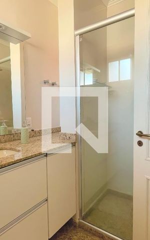 Casa à venda com 280m², 3 quartos e 4 vagas Casa à venda com 280m², 3 quartos e 4 vagasBanheiro da Suíte 1