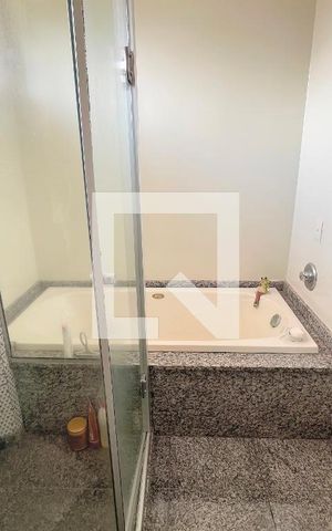 Casa à venda com 280m², 3 quartos e 4 vagas Casa à venda com 280m², 3 quartos e 4 vagasBanheiro da Suíte 3