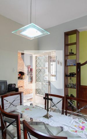 Casa à venda com 345m², 5 quartos e 5 vagas Casa à venda com 345m², 5 quartos e 5 vagasSala de Jantar