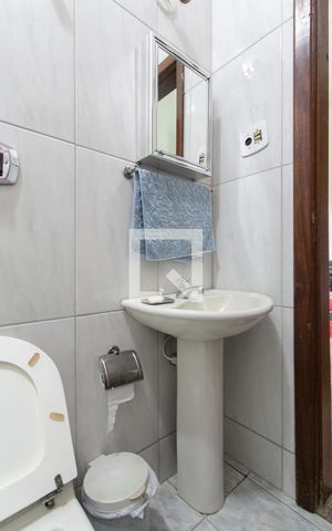 Casa à venda com 345m², 5 quartos e 5 vagas Casa à venda com 345m², 5 quartos e 5 vagasBanheiro da Suíte 1
