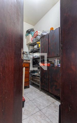 Casa à venda com 345m², 5 quartos e 5 vagas Casa à venda com 345m², 5 quartos e 5 vagasComodo de Despejo
