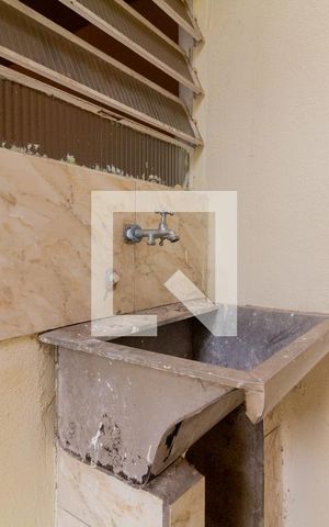 Casa à venda com 350m², 6 quartos e 2 vagas Casa à venda com 350m², 6 quartos e 2 vagasCasa 1: Área de Serviço
