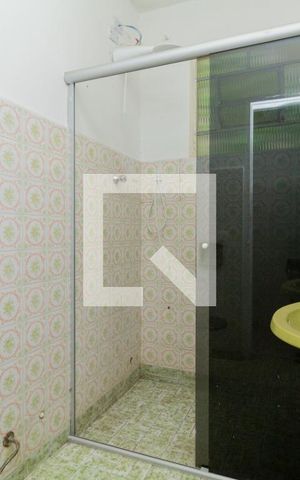 Casa à venda com 350m², 6 quartos e 2 vagas Casa à venda com 350m², 6 quartos e 2 vagasCasa 1: Banheiro