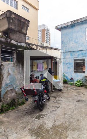 Casa à venda com 363m², 2 quartos e 2 vagas Casa à venda com 363m², 2 quartos e 2 vagasQuintal - Fundos