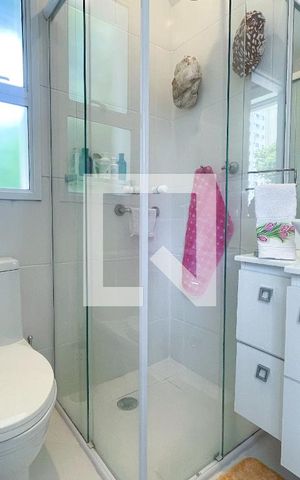 Apartamento para alugar com 102m², 2 quartos e 2 vagas Apartamento para alugar com 102m², 2 quartos e 2 vagasBanheiro da Suíte