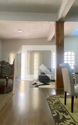 Casa à venda com 490m², 4 quartos e 3 vagas Casa à venda com 490m², 4 quartos e 3 vagasSala 1