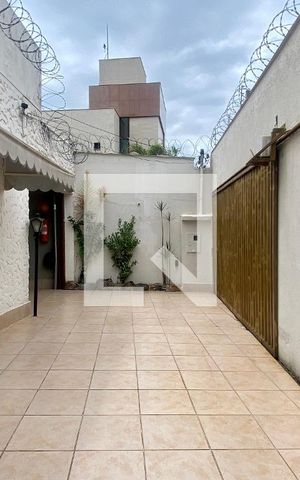Casa à venda com 490m², 4 quartos e 3 vagas Casa à venda com 490m², 4 quartos e 3 vagasFachada