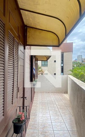 Casa à venda com 490m², 4 quartos e 3 vagas Casa à venda com 490m², 4 quartos e 3 vagasVaranda