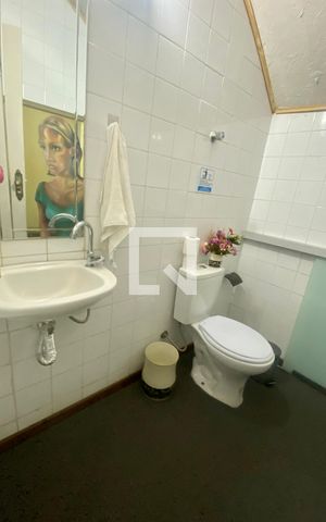 Casa à venda com 490m², 4 quartos e 3 vagas Casa à venda com 490m², 4 quartos e 3 vagasLavabo