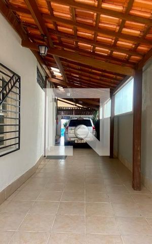 Casa à venda com 490m², 4 quartos e 3 vagas Casa à venda com 490m², 4 quartos e 3 vagasGaragem