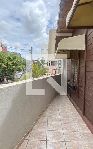 Casa à venda com 490m², 4 quartos e 3 vagas Casa à venda com 490m², 4 quartos e 3 vagasQuarto 4