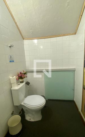 Casa à venda com 490m², 4 quartos e 3 vagas Casa à venda com 490m², 4 quartos e 3 vagasLavabo