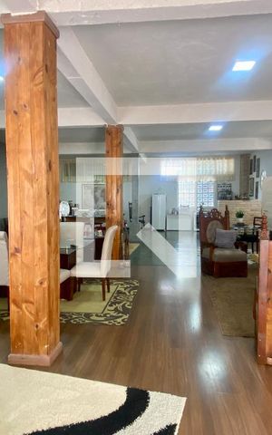 Casa à venda com 490m², 4 quartos e 3 vagas Casa à venda com 490m², 4 quartos e 3 vagasSala 1
