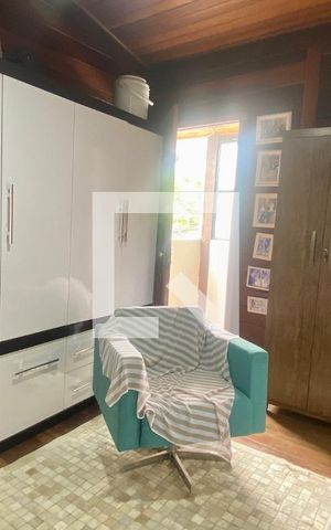 Casa à venda com 490m², 4 quartos e 3 vagas Casa à venda com 490m², 4 quartos e 3 vagasQuarto 4