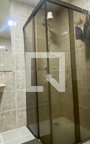 Casa à venda com 490m², 4 quartos e 3 vagas Casa à venda com 490m², 4 quartos e 3 vagasBanheiro Social