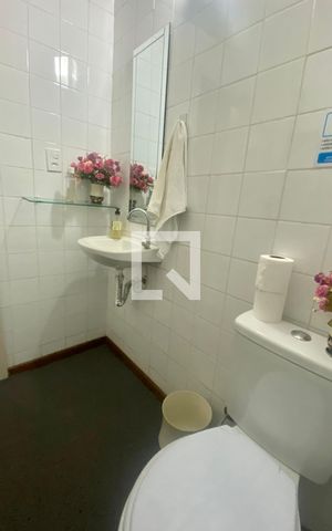 Casa à venda com 490m², 4 quartos e 3 vagas Casa à venda com 490m², 4 quartos e 3 vagasLavabo