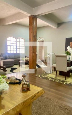 Casa à venda com 490m², 4 quartos e 3 vagas Casa à venda com 490m², 4 quartos e 3 vagasSala 1