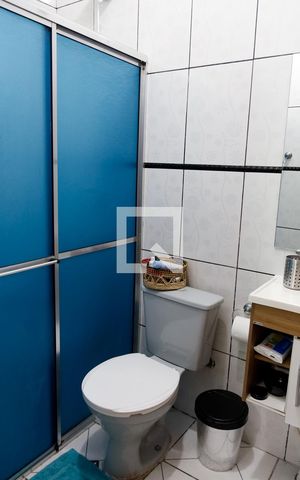 Casa à venda com 226m², 2 quartos e 2 vagas Casa à venda com 226m², 2 quartos e 2 vagasBanheiro