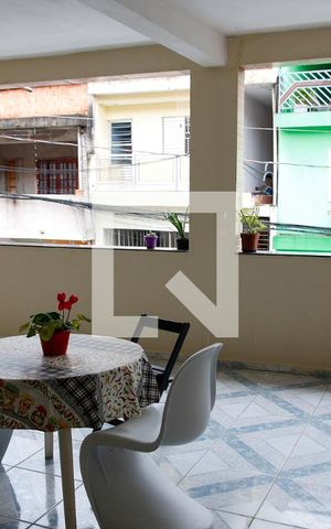 Casa à venda com 226m², 2 quartos e 2 vagas Casa à venda com 226m², 2 quartos e 2 vagasSacada