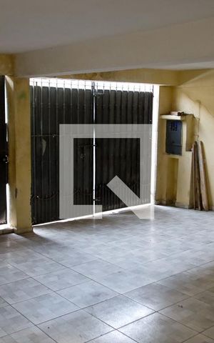 Casa à venda com 226m², 2 quartos e 2 vagas Casa à venda com 226m², 2 quartos e 2 vagasGaragem