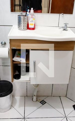 Casa à venda com 226m², 2 quartos e 2 vagas Casa à venda com 226m², 2 quartos e 2 vagasBanheiro