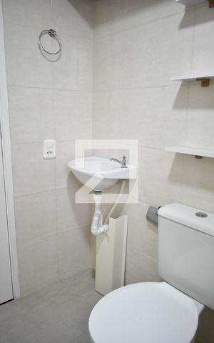 Apartamento para alugar com 60m², 2 quartos e sem vagaBanheiro