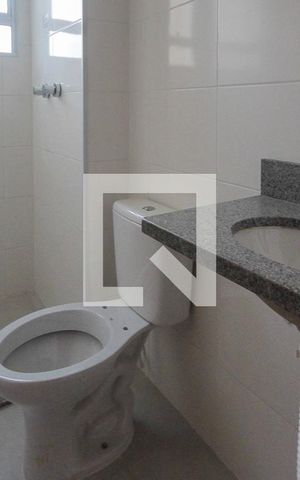 Apartamento à venda com 43m², 2 quartos e 1 vaga Apartamento à venda com 43m², 2 quartos e 1 vagaBanheiro