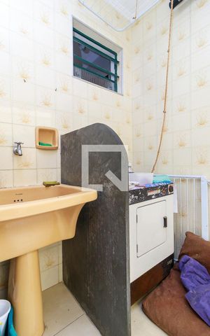Casa à venda com 243m², 4 quartos e 5 vagas Casa à venda com 243m², 4 quartos e 5 vagasÁrea de Serviço