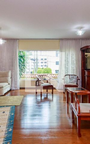 Casa à venda com 243m², 4 quartos e 5 vagas Casa à venda com 243m², 4 quartos e 5 vagasSala