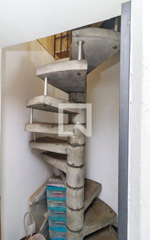 Casa à venda com 243m², 4 quartos e 5 vagas Casa à venda com 243m², 4 quartos e 5 vagasDeposito