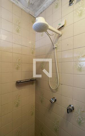 Casa à venda com 243m², 4 quartos e 5 vagas Casa à venda com 243m², 4 quartos e 5 vagasSuíte 2 - Banheiro
