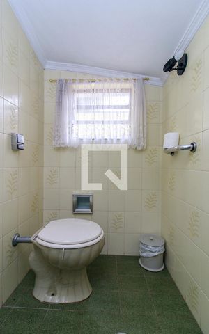 Casa à venda com 243m², 4 quartos e 5 vagas Casa à venda com 243m², 4 quartos e 5 vagasLavabo