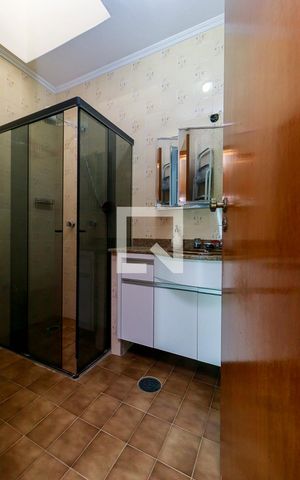 Casa à venda com 243m², 4 quartos e 5 vagas Casa à venda com 243m², 4 quartos e 5 vagasBanheiro 3