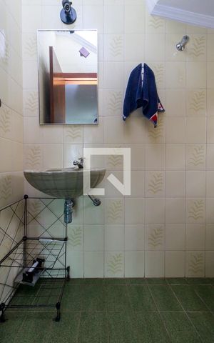 Casa à venda com 243m², 4 quartos e 5 vagas Casa à venda com 243m², 4 quartos e 5 vagasLavabo