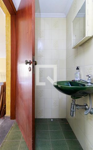 Casa à venda com 243m², 4 quartos e 5 vagas Casa à venda com 243m², 4 quartos e 5 vagasGaragem - Banheiro