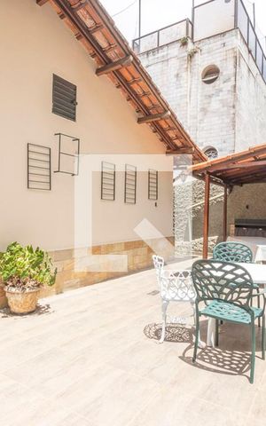 Casa à venda com 293m², 4 quartos e 4 vagas Casa à venda com 293m², 4 quartos e 4 vagasÁrea externa