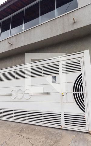 Casa à venda com 400m², 4 quartos e 2 vagas Casa à venda com 400m², 4 quartos e 2 vagasFachada