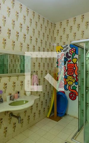 Casa de condomínio à venda com 555m², 4 quartos e 4 vagas Casa de condomínio à venda com 555m², 4 quartos e 4 vagasBanheiro da Suíte 3
