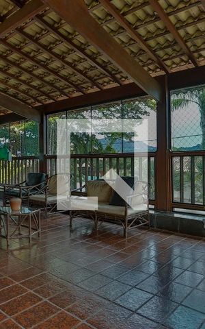 Casa de condomínio à venda com 555m², 4 quartos e 4 vagas Casa de condomínio à venda com 555m², 4 quartos e 4 vagasVaranda